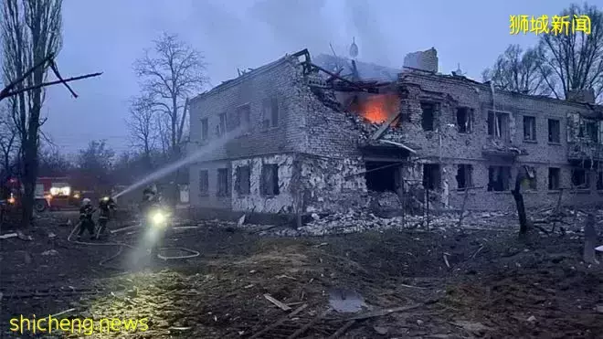 乌克兰人蜂拥逃走、多国撤侨，这个新加坡人却不想走