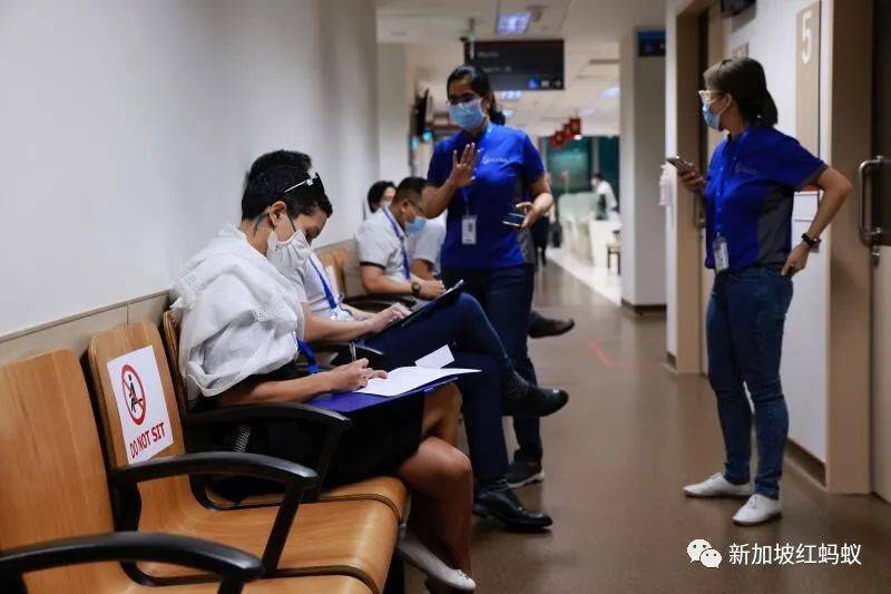 新加坡網民納悶：爲什麽總理和部長不在首日接種疫苗？　看看李顯龍當時怎麽說