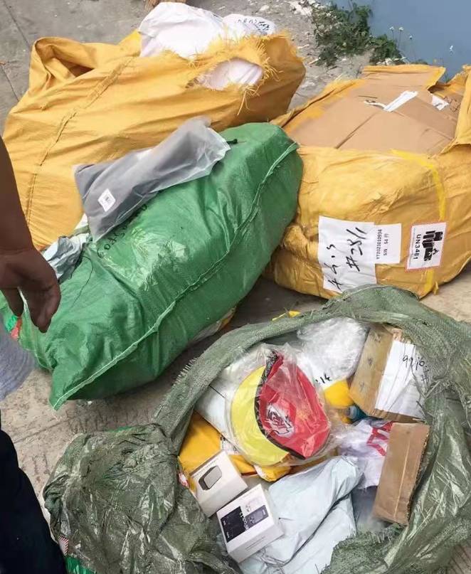 中国发往新加坡快递被海关全部拆开!商家退还所有物流费用