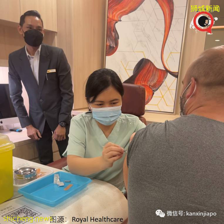 “在新加坡打了两针辉瑞,加强针可以打国药或科兴疫苗吗?”