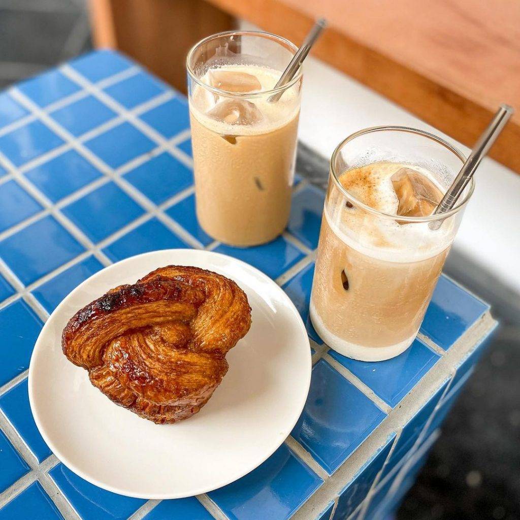 就在安祥山‼无招牌宝蓝色咖啡小店Maxi Coffee Bar☕浓郁好味道,喝了以后念念不忘💘