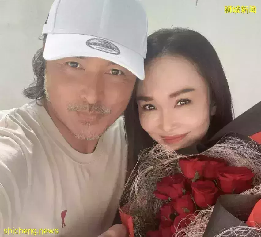 他們千裏奔赴中國,新加坡男明星感動大呼:好想買機票飛回家