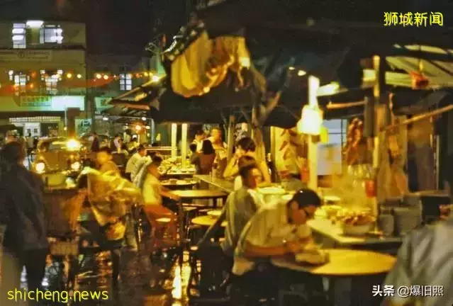 45 張照片,捕捉 1971 年新加坡的街景,來尋找中華文化的痕迹吧
