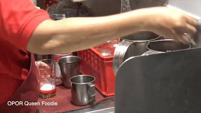 泰國網紅奶茶店登陸新加坡，排隊幾十米！堪比喜茶開業