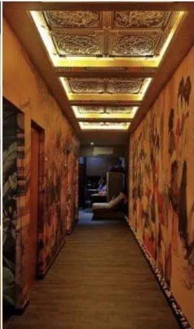 新加坡警察突袭7间按摩店,店内装潢曝光!两妇女因卖淫被捕