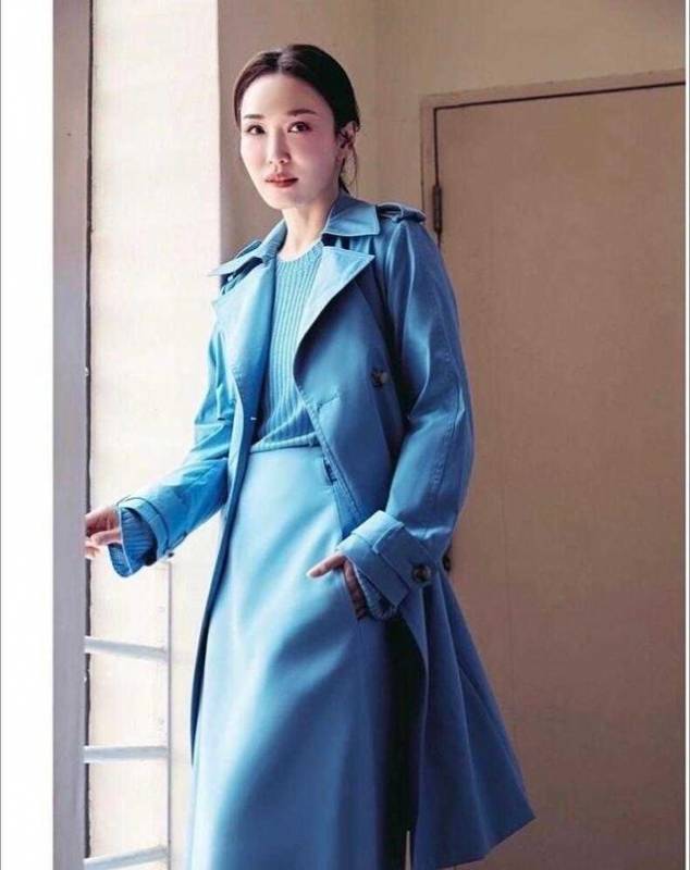 新加坡第一美女范文芳太美,打扮得像粉红佳人,49岁仍是万人迷