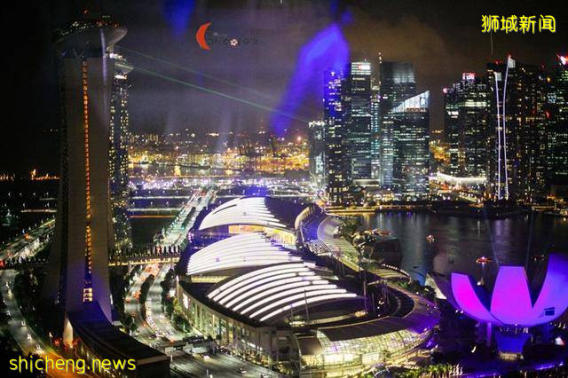 在摩天輪上看新加坡夜景是什麽樣子的!
