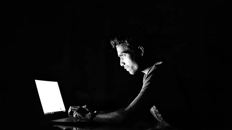 我国考虑制定新的法律 打击有害网络内容