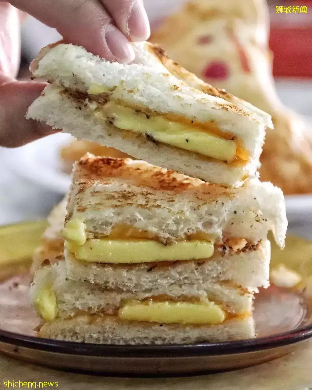 每天叫醒我的不是梦想 · 而是吃早餐! 盘点新加坡10家人气爆棚的咖椰吐司铺 · 香醇口感+爆浆牛油 · 确定不来一口吗