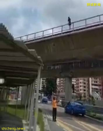 女学生站轨道上 新国地铁大延误