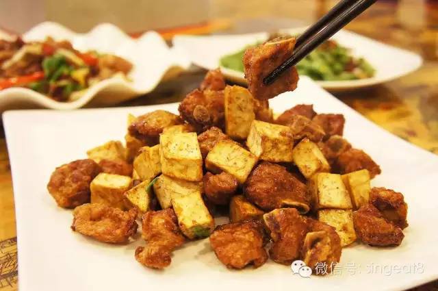 這個周末，讓這一道萬年石鍋魚治愈你