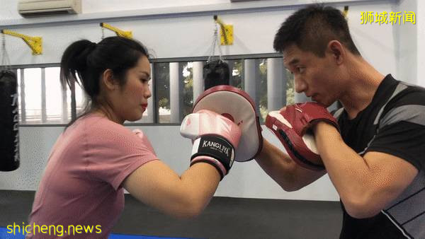 酷!新加坡网红武馆扩张!娃跟着冠军学武术,妈妈也一起练搏击