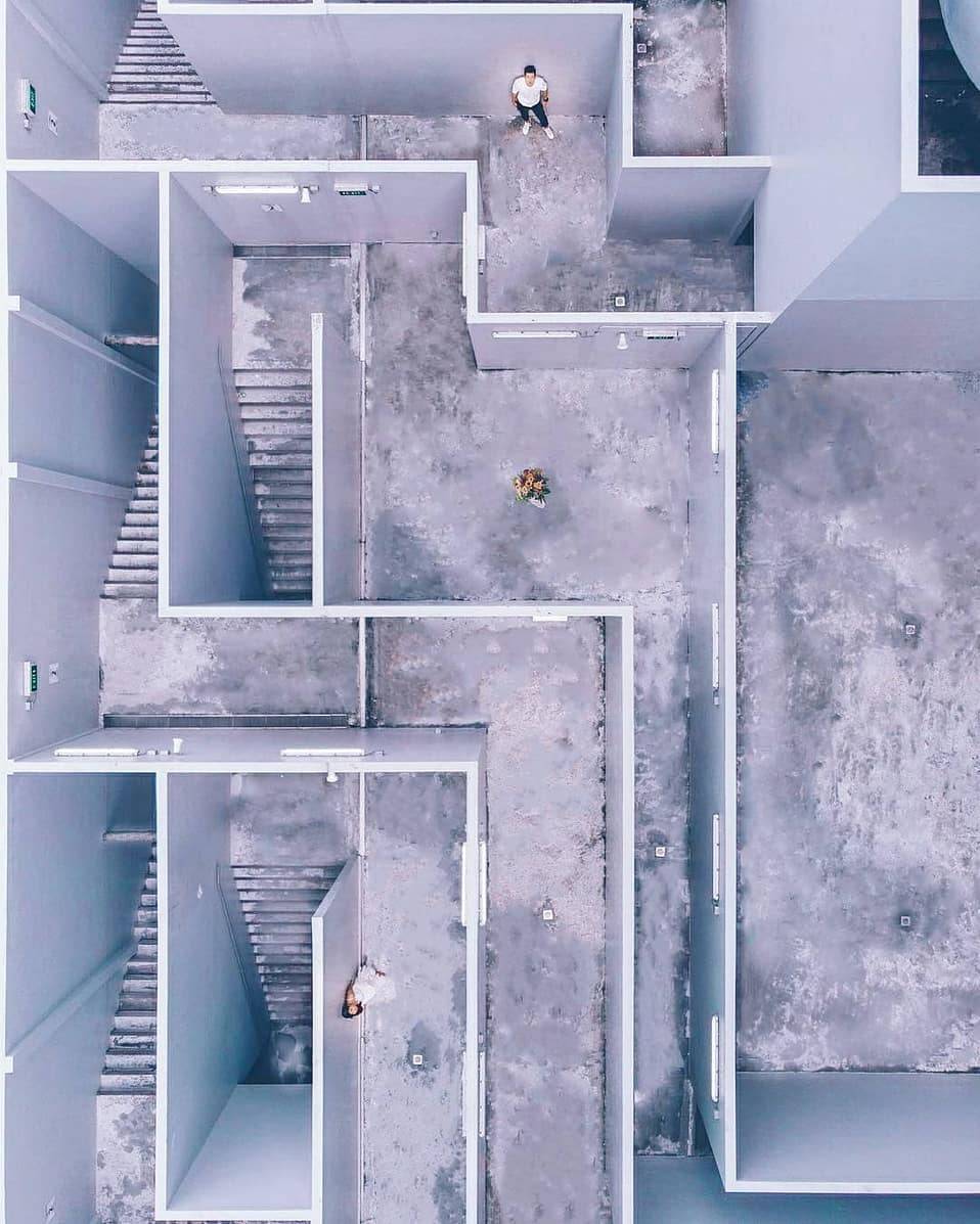 神秘打卡地帶👻 現實版迷宮“Marina Square Maze”永無止境的牆,永遠都走不出去