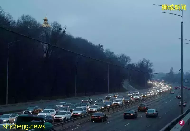 俄罗斯乌克兰24日开打,新加坡股市大震荡,重挫3.45%,原油农作物期货狂涨