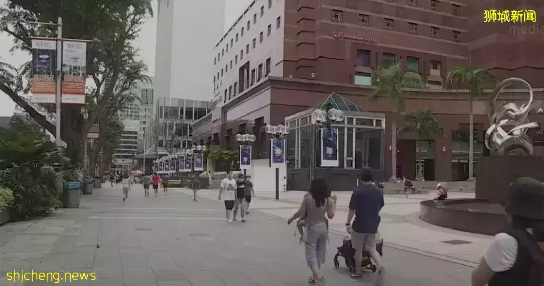 新加坡公交车上,这两人竟摘下口罩打架!越来越多人不敢出门