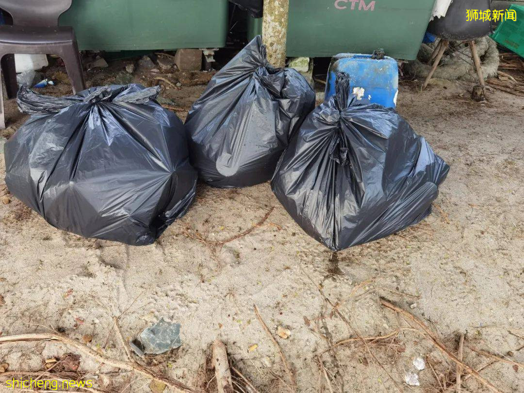 “我的两个儿子,就爱在新加坡捡垃圾!”