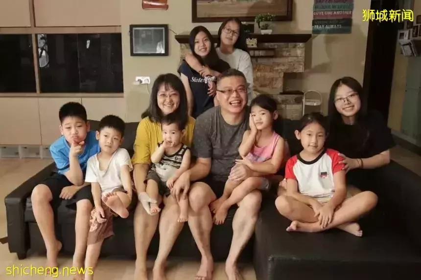 在新加坡养8个孩子，一周只花$300！没有女佣，日子到底过得怎么样
