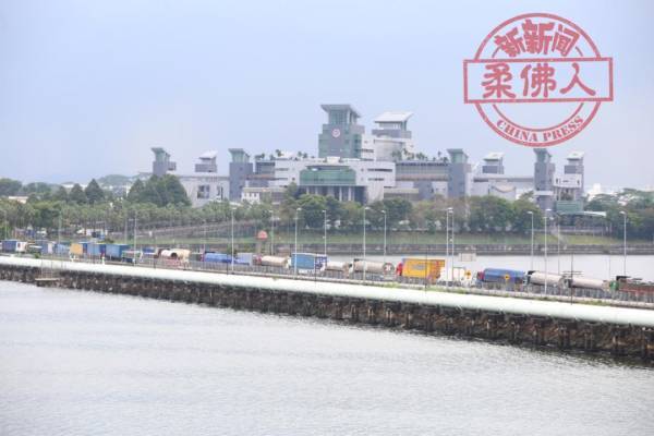 ◤肺炎疫情◢运输业者冀新加坡允准 司机确诊 换替补