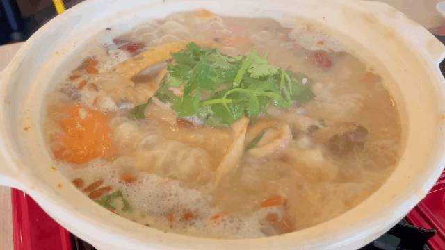 胖胖鸡携新装修强势回归!鸡公煲串烧自助买一送一,无限量供应