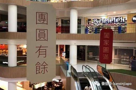 牛车水中秋灯饰标语雷人,作曲家吐槽:新加坡中文系被当作“摆设”吗