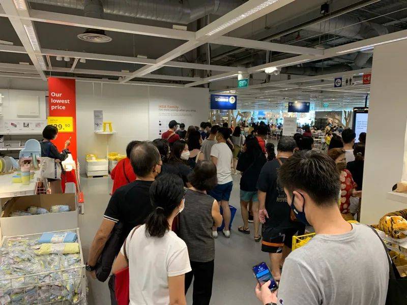 實拍！新加坡宜家餐廳排隊幾十米，人擠人，他們都爲這個而來