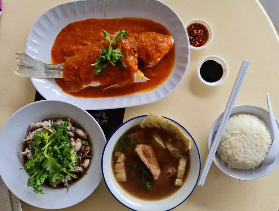 义顺的这间”JB烫鱼 . 药材肉骨茶”, 广受好评