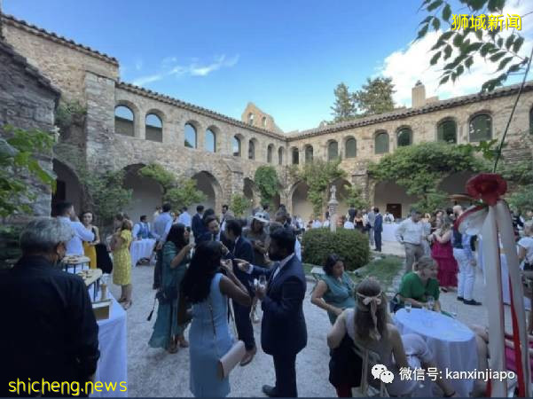 “确诊冠病后,医生开了两款药,我就自己回家了....”