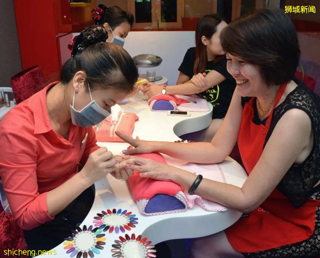 在新加坡海底捞上班,就像被打了鸡血一样