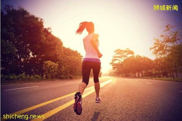 新加坡当代年轻人解压实录!花钱、聊天、上网、虐自己