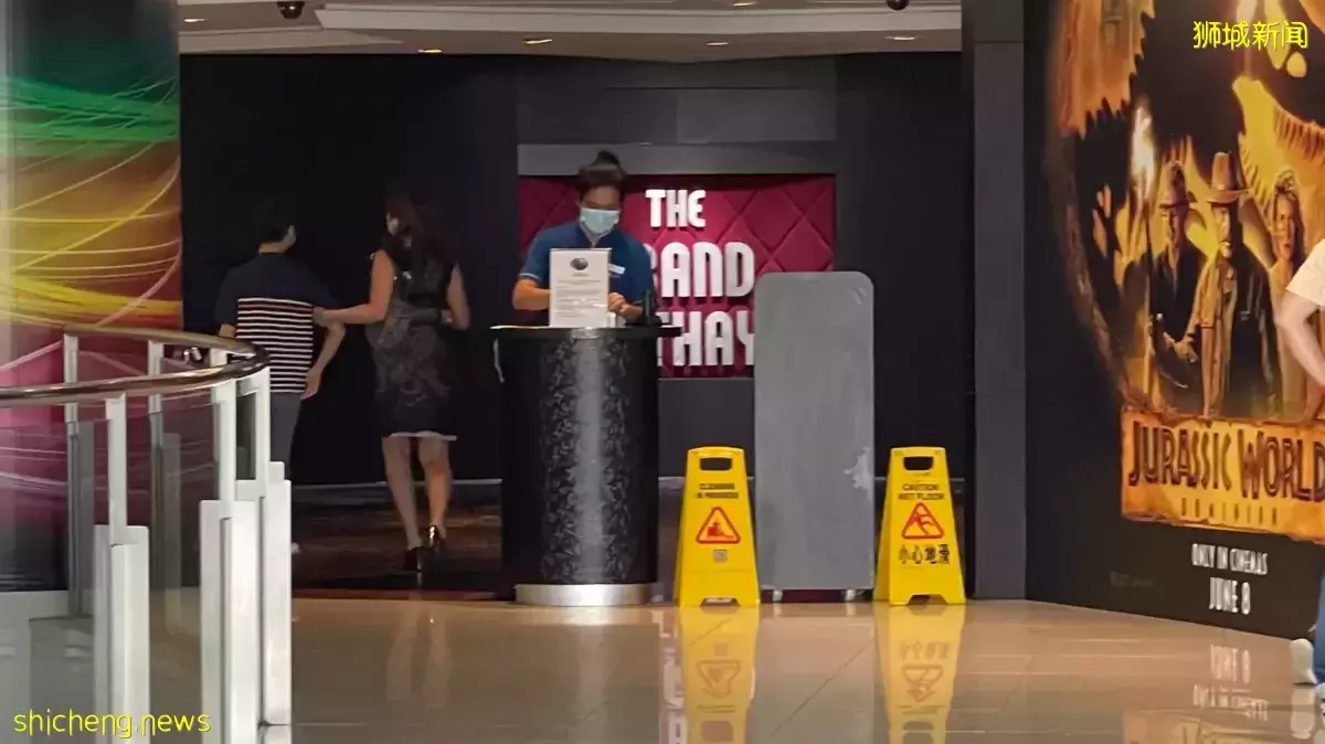 再看一场电影!公众特地光顾汉地路国泰电影院 停止运营前留回忆