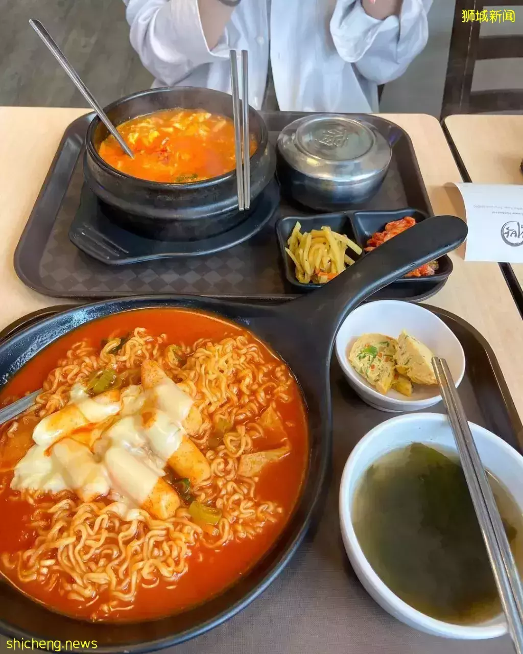 你敢相信嗎？！韓式套餐附送小菜只要S$10++🤤 平價又大份，絕對吃得飽