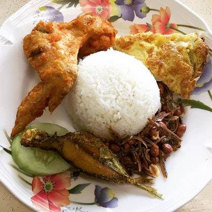 新加坡的平價美食之王,超好吃的Nasi Lemak大盤點