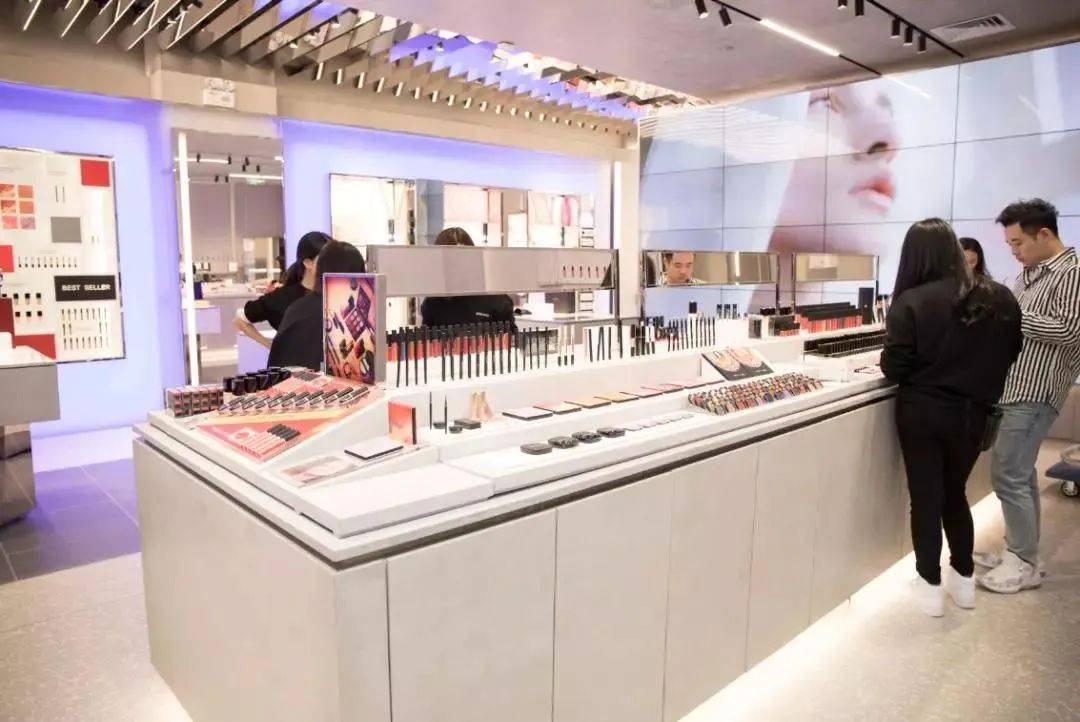 中國首個美股上市美妝集團—完美日記，實驗室落戶新加坡