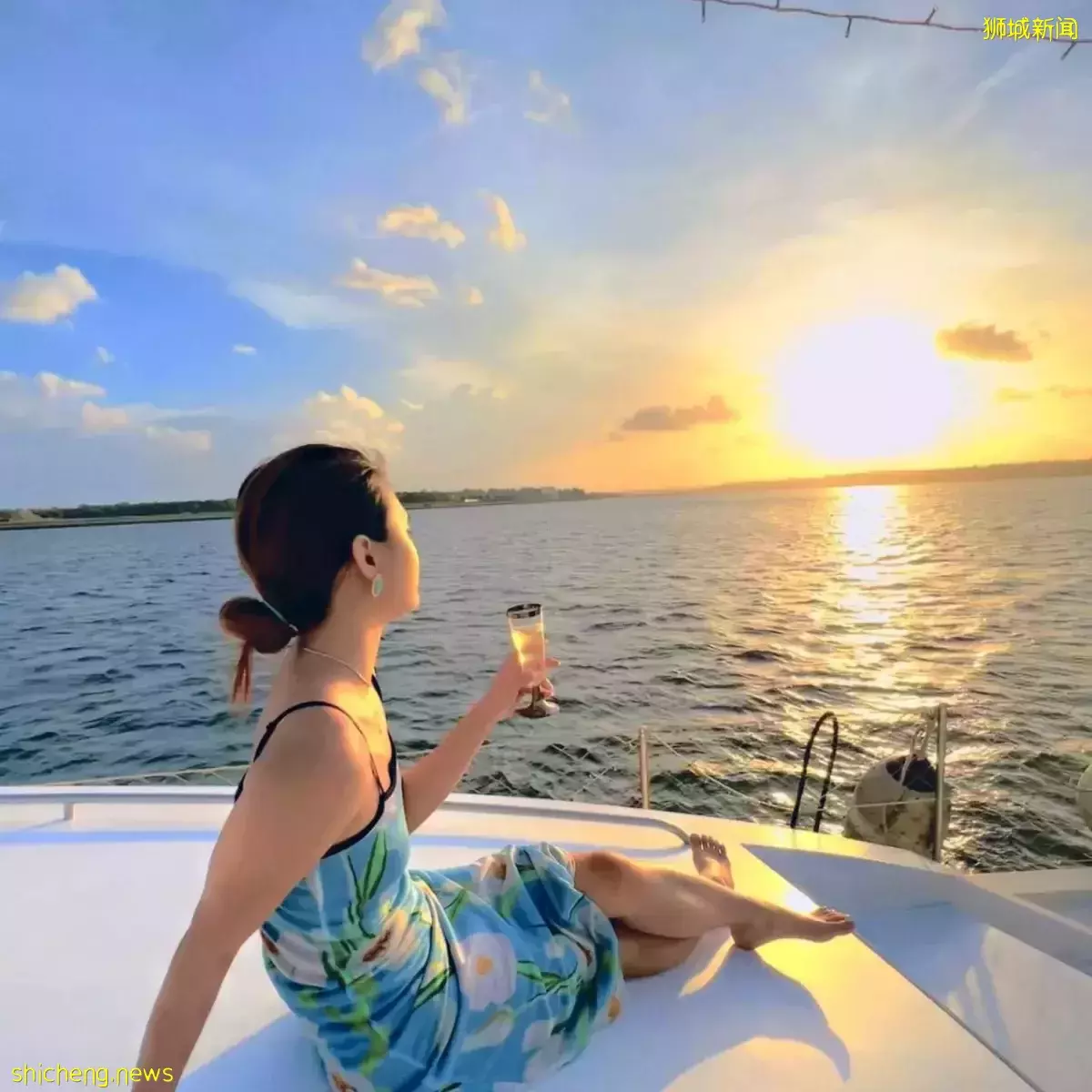 在游艇上吃Mookata!游艇、美食、美景我全都要