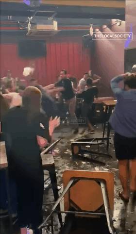 視頻曝光!新加坡年輕人深夜鬥毆,10男女烏節路拉拉扯扯