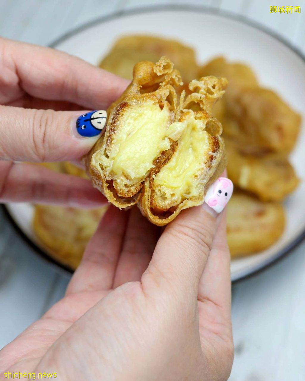 Sedap Durian爆漿炸榴梿‼沾上巧克力醬+蜂蜜、外酥裏嫩，綿密果肉夠濃郁夠味兒💥