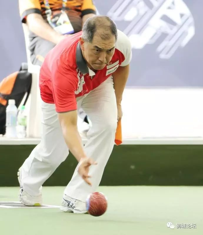 李元旻获得本届东运会草地滚球的银牌，为新加坡本届运动会年龄最高的....