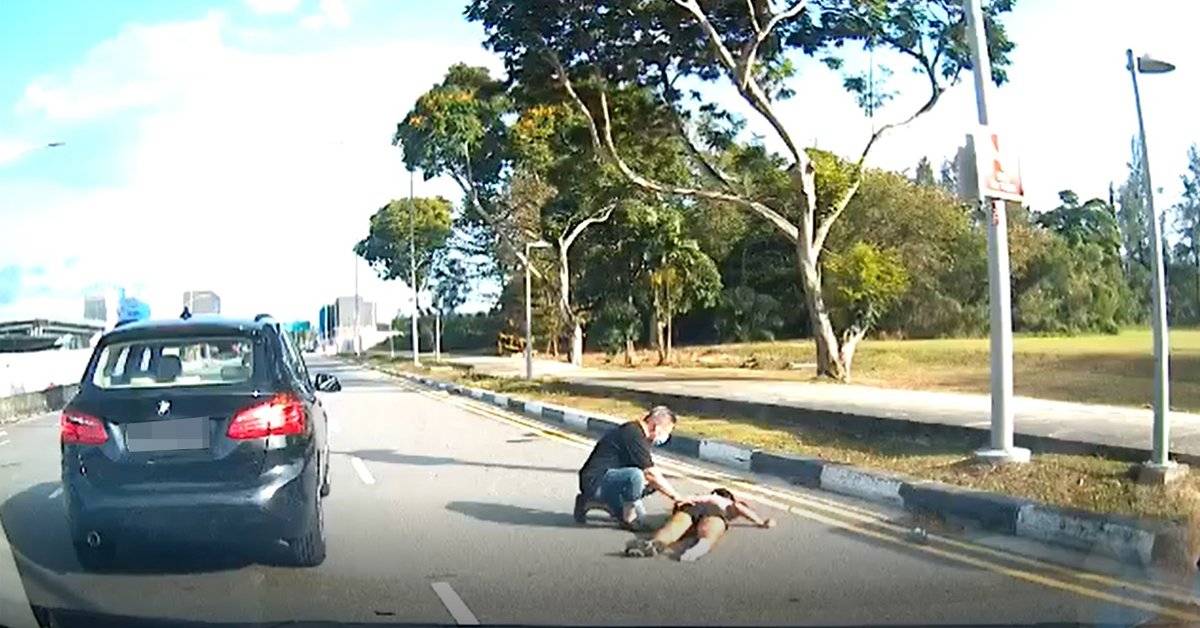 女子过马路被宝马猛撞 凌空抛飞 重摔落地