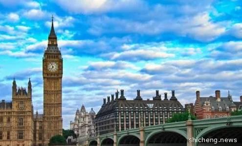 【益汇移民】认购香港信托，免费送全家新加坡身份