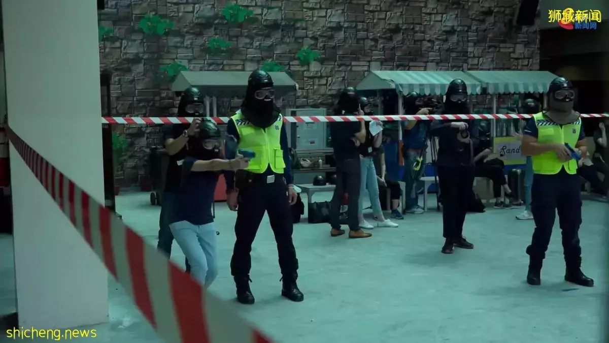 面对危险应电击或开枪 记者参与警员培训体验如何应对