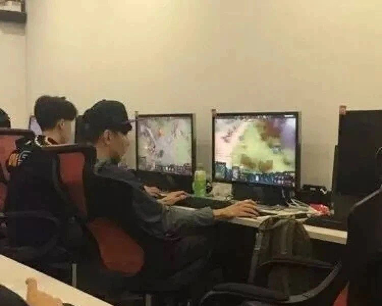 锅从天上来!林俊杰被网友指为键盘侠!网瘾少年意外翻车