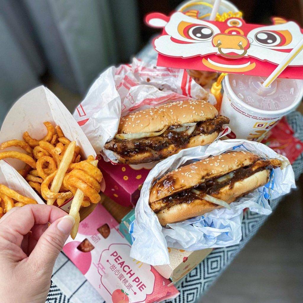 除夕夜吃起来!麦当劳春节期间提供“24小时”外送服务💪🏻 一连4天,即日起至14日