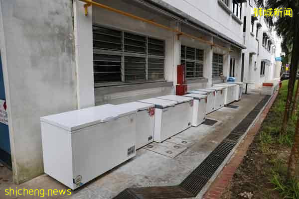 咖啡店10台一字排开 “冰柜阵”苦了居民 　