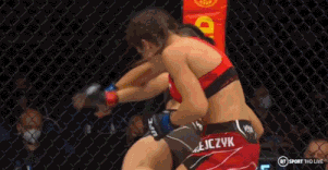 中国格斗女神震撼新加坡!两回合KO对手,剑指金腰带