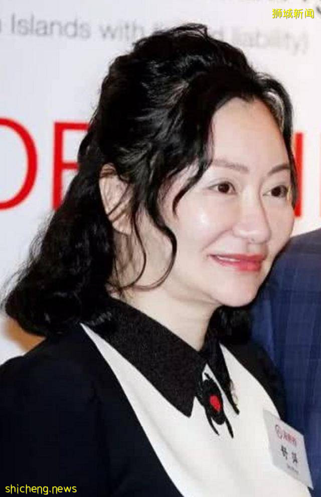 新加坡第一女富豪:24岁两千元起家,25年后成“新加坡首富”