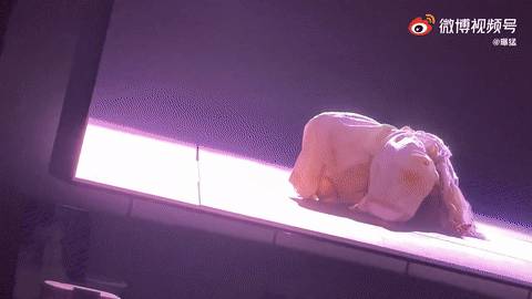 全网群嘲：东京奥运开幕式像阴间！设施简陋、开除导演乱透了！中新选手惊艳出场