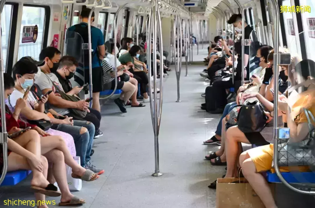 新加坡奥密克戎冠病变异毒株出现后,依旧人潮涌动,大家到底慌不慌