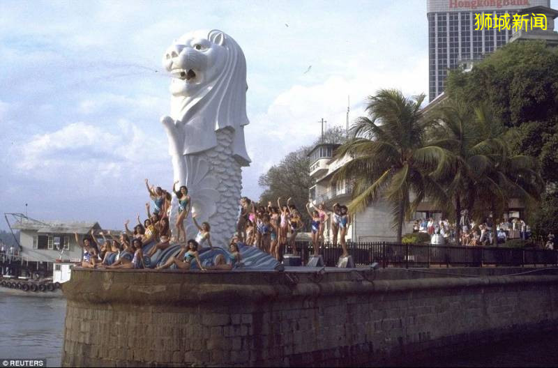 坦克、戰鬥機、傘兵出動!55年了,新加坡終于讓全世界感動哭泣