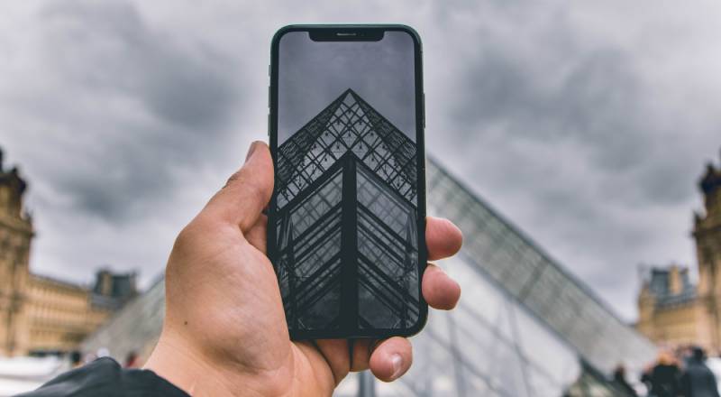 膽大包天！新加坡這個學校老師偷拍女學生裙底