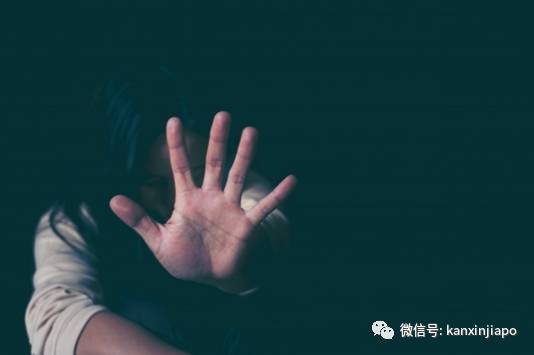 69岁老翁因不满被赶出家门,竟火爆殴打61岁同居女友